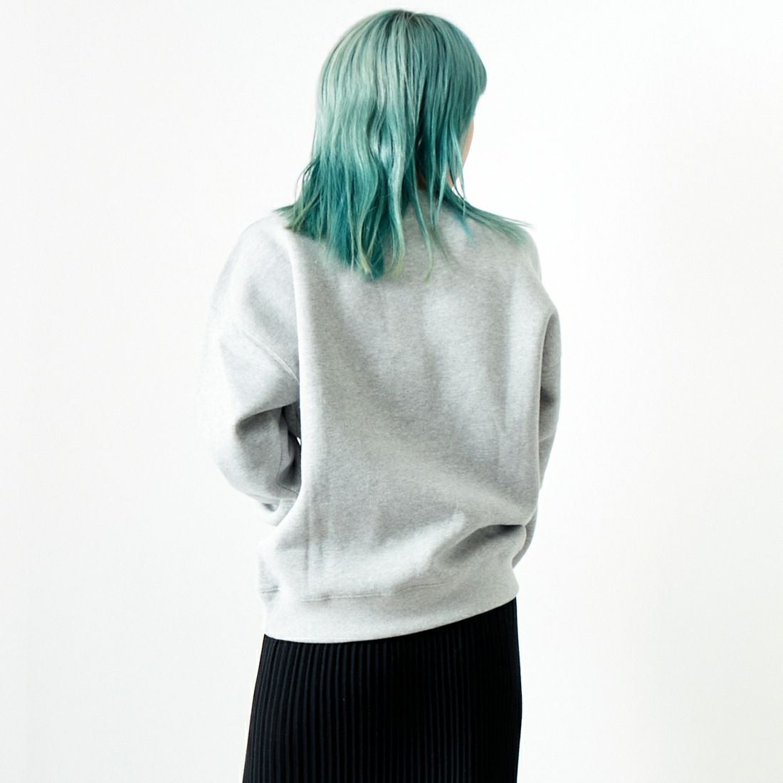 MAISON KITSUNE [メゾン キツネ] ハンドライティング コンフォートスウェットシャツ [MW00314KM0307] O121 L.GRY &&モデル身長：167cm 着用サイズ：M&&