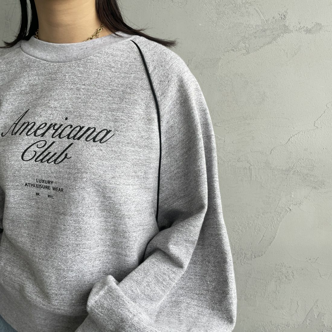 Americana × JEANS FACTORY [アメリカーナ × ジーンズファクトリー] 別注 ボリュームスリーブ ロゴプリントラグランスウェット [ASO-746-2-JF] ﾓｸｸﾞﾚｰ