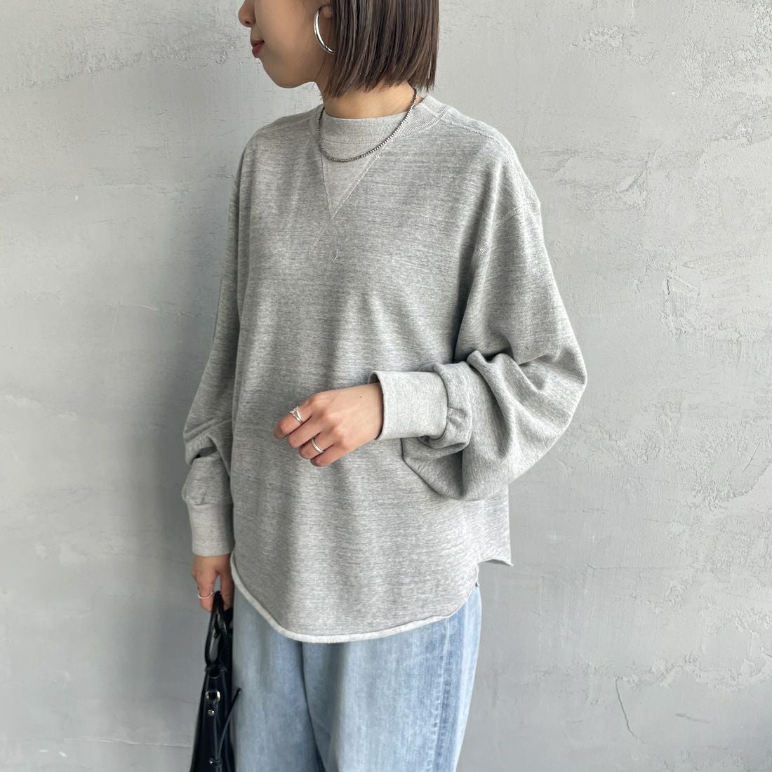 THE SHINZONE [ザ シンゾーン] ダブルガゼット プルオーバー [21SMSCU12] 06 GRAY &&モデル身長：159cm 着用サイズ：F0&&