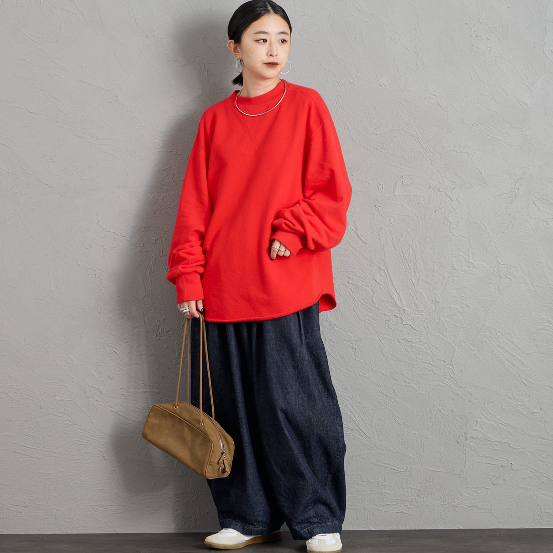 THE SHINZONE [ザ シンゾーン] ダブルガゼット プルオーバー [21SMSCU12] 24 RED &&モデル身長：150cm 着用サイズ：F0&&