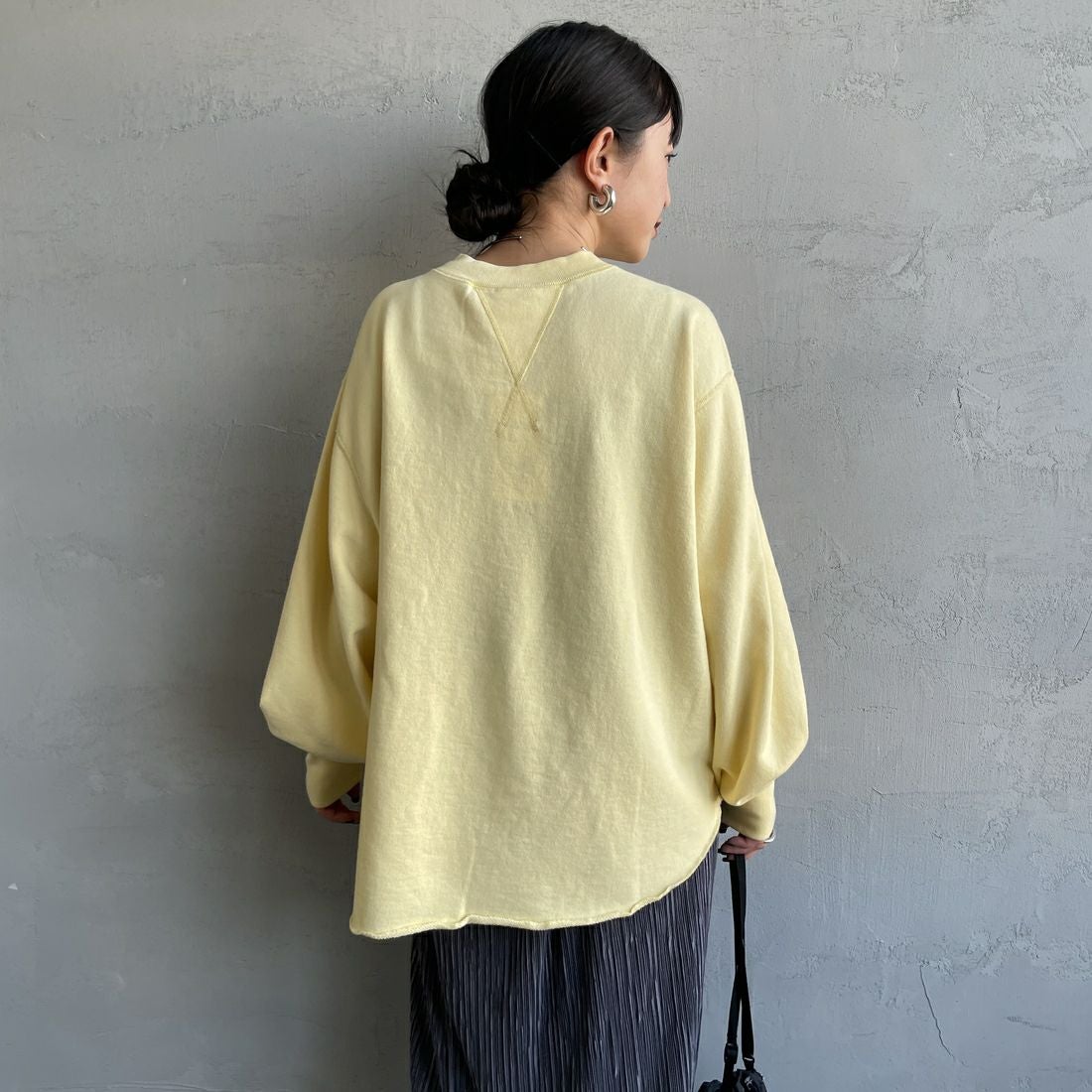 THE SHINZONE [ザ シンゾーン] ダブルガゼット プルオーバー [21SMSCU12] 51 LT.YEL &&モデル身長：150cm 着用サイズ：F0&&