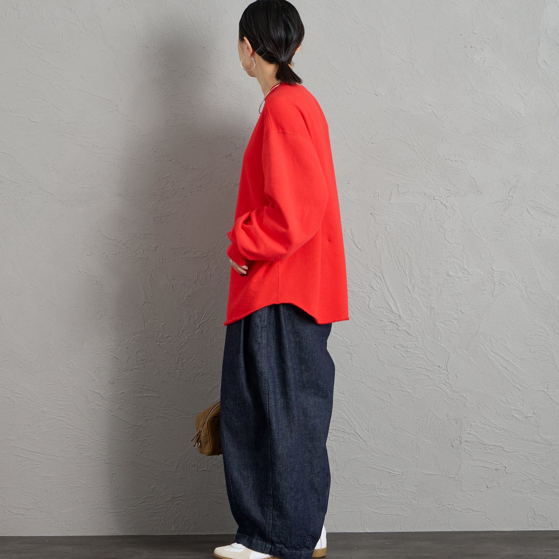 THE SHINZONE [ザ シンゾーン] ダブルガゼット プルオーバー [21SMSCU12] 24 RED &&モデル身長：150cm 着用サイズ：F0&&