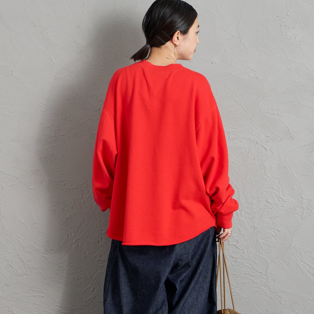 THE SHINZONE [ザ シンゾーン] ダブルガゼット プルオーバー [21SMSCU12] 24 RED &&モデル身長：150cm 着用サイズ：F0&&