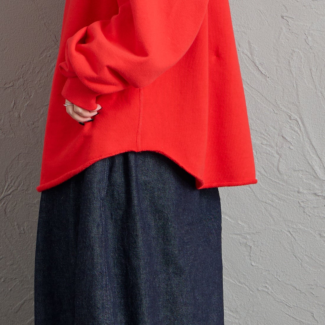 THE SHINZONE [ザ シンゾーン] ダブルガゼット プルオーバー [21SMSCU12] 24 RED &&モデル身長：150cm 着用サイズ：F0&&