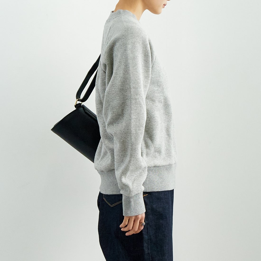 THE SHINZONE [ザ シンゾーン] コモンスウェットシャツ [22AMSCU01] 06 GRAY &&モデル身長：160cm 着用サイズ：F0&&