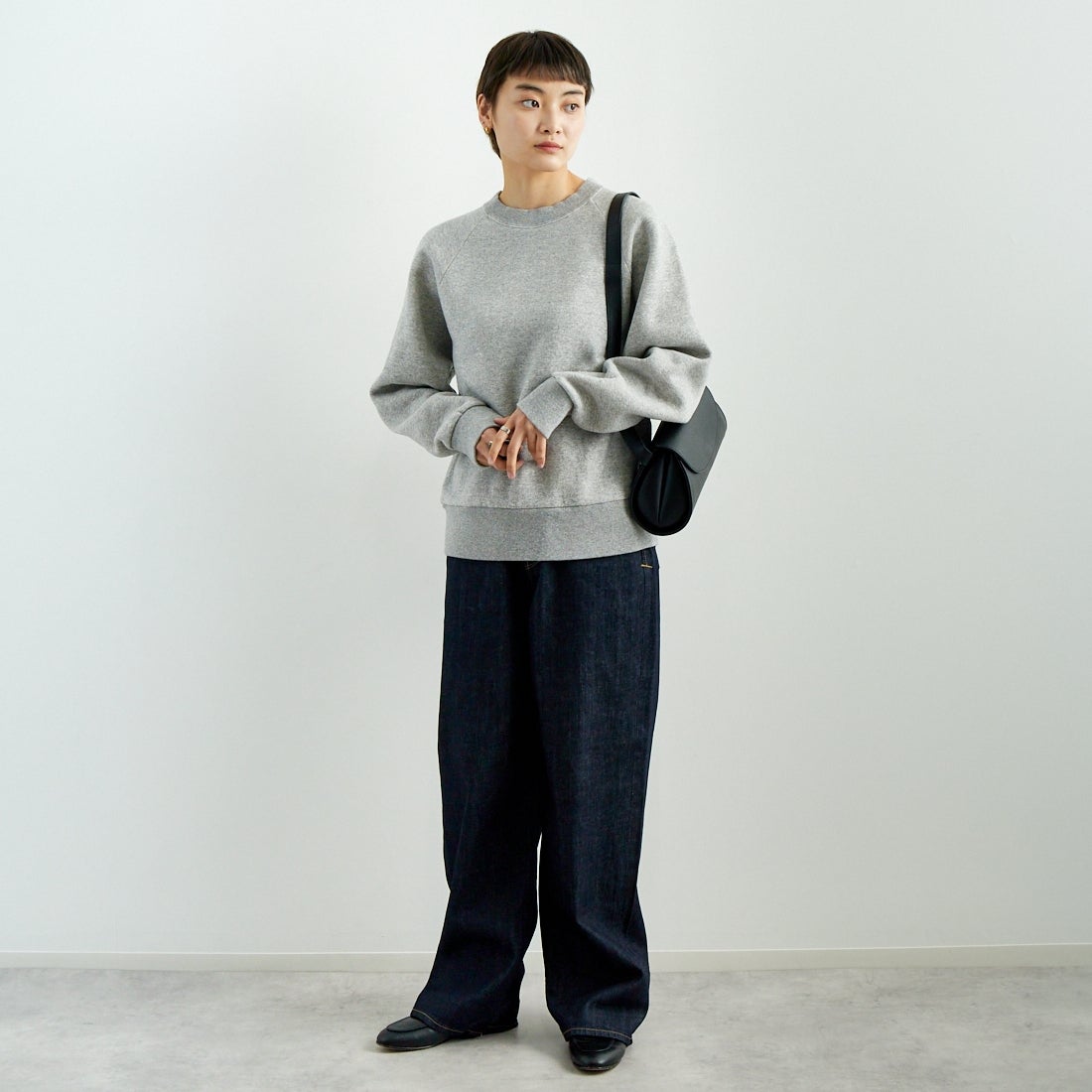 THE SHINZONE [ザ シンゾーン] コモンスウェットシャツ [22AMSCU01] 06 GRAY &&モデル身長：160cm 着用サイズ：F0&&