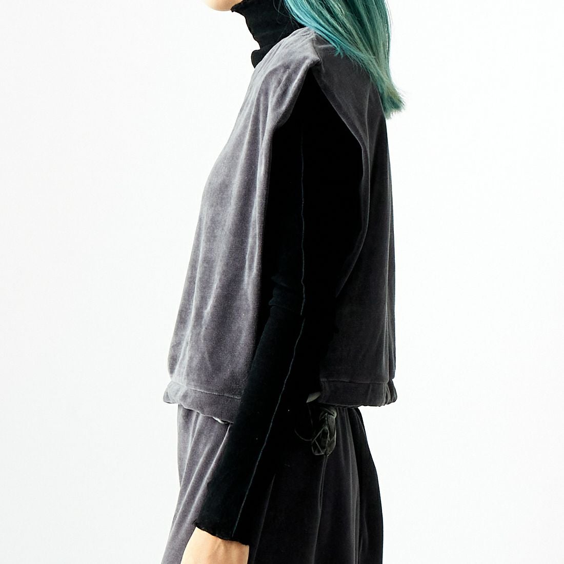 me. [ミードット] コットンベロア サイドリボンベスト [ME-24304] 285 GRAY &&モデル身長：167cm 着用サイズ：F&&