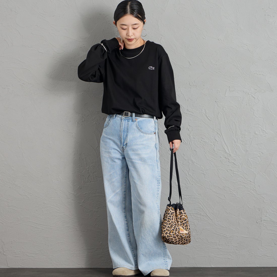 LACOSTE [ラコステ] ベーシックロングスリーブTシャツ [TH5583] 031 BLACK &&モデル身長：150cm 着用サイズ：2&&