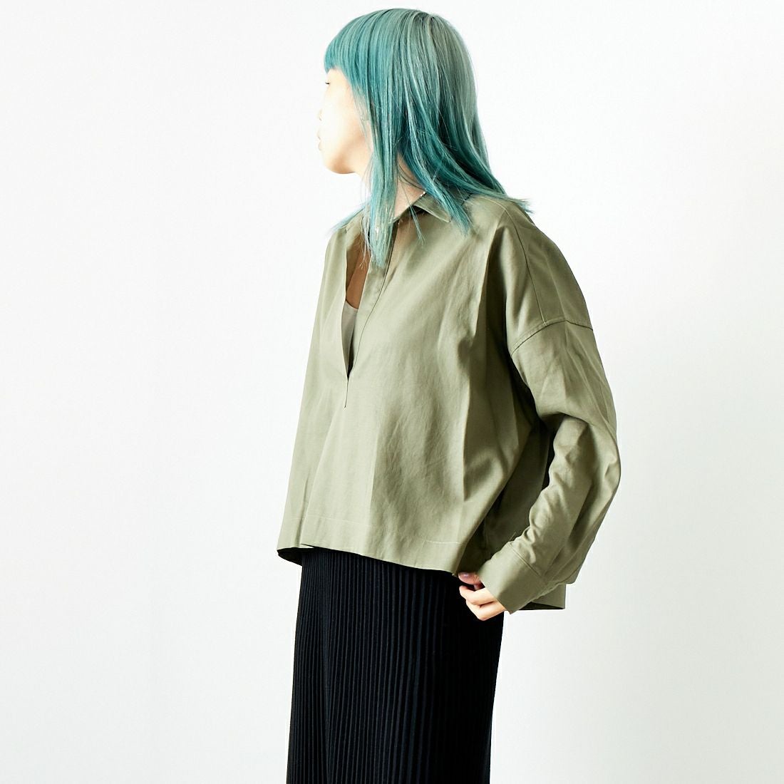 MICA&DEAL [マイカアンドディール] スキッパーショートブラウス [0124301209] KHAKI &&モデル身長：167cm 着用サイズ：F&&
