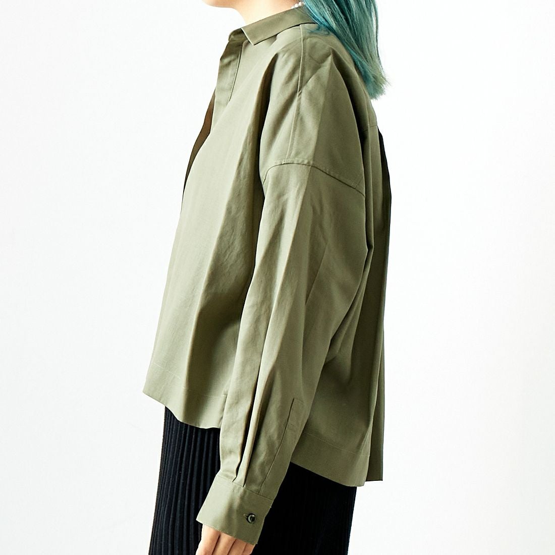 MICA&DEAL [マイカアンドディール] スキッパーショートブラウス [0124301209] KHAKI &&モデル身長：167cm 着用サイズ：F&&
