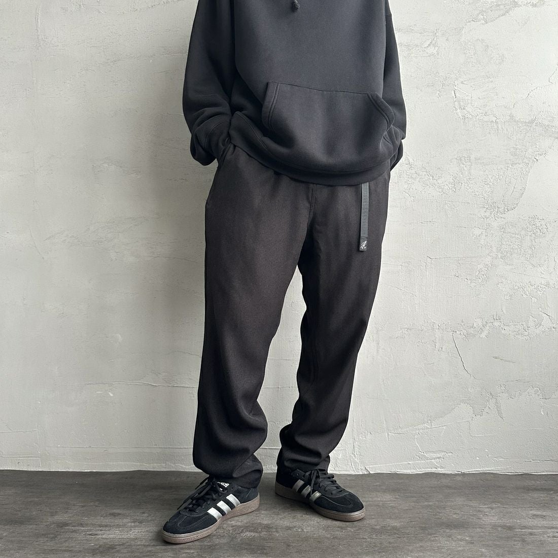 GRAMiCCi [グラミチ] 別注 ウールライク エブリデイパンツ [GUP4-F1024-JF] BLACK &&モデル身長：168cm 着用サイズ：L&&