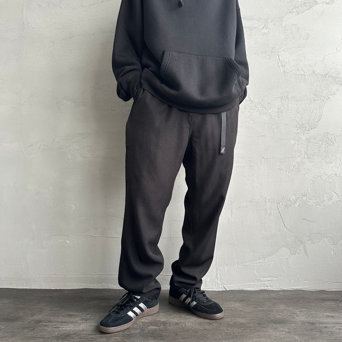 GRAMiCCi [グラミチ] 別注 ウールライク エブリデイパンツ [GUP4-F1024-JF] BLACK &&モデル身長：168cm 着用サイズ：L&&