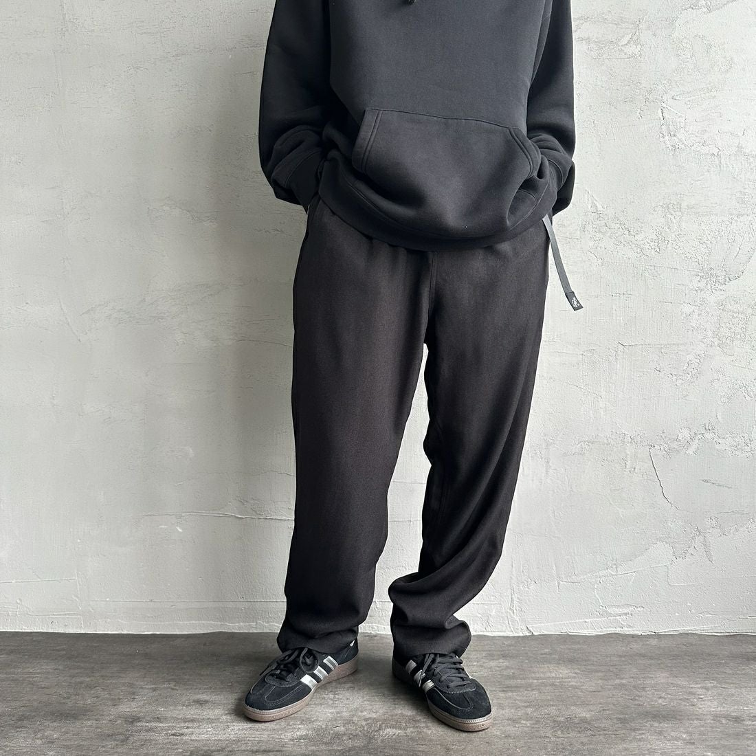 GRAMiCCi [グラミチ] 別注 ウールライク エブリデイパンツ [GUP4-F1024-JF] BLACK &&モデル身長：168cm 着用サイズ：XL&&