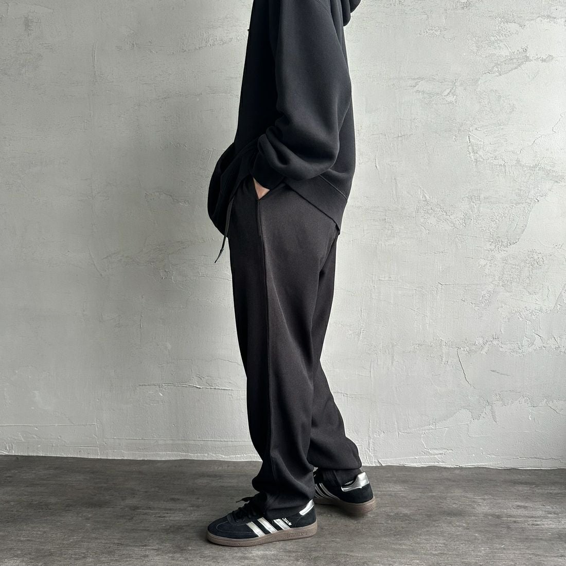 GRAMiCCi [グラミチ] 別注 ウールライク エブリデイパンツ [GUP4-F1024-JF] BLACK &&モデル身長：168cm 着用サイズ：XL&&