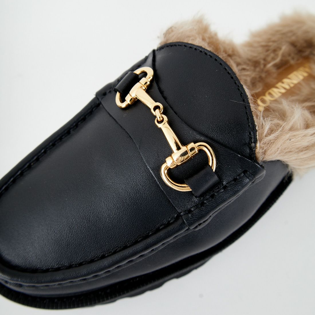 Caminando [カミナンド] ファービット付き フラットシューズ [22115W