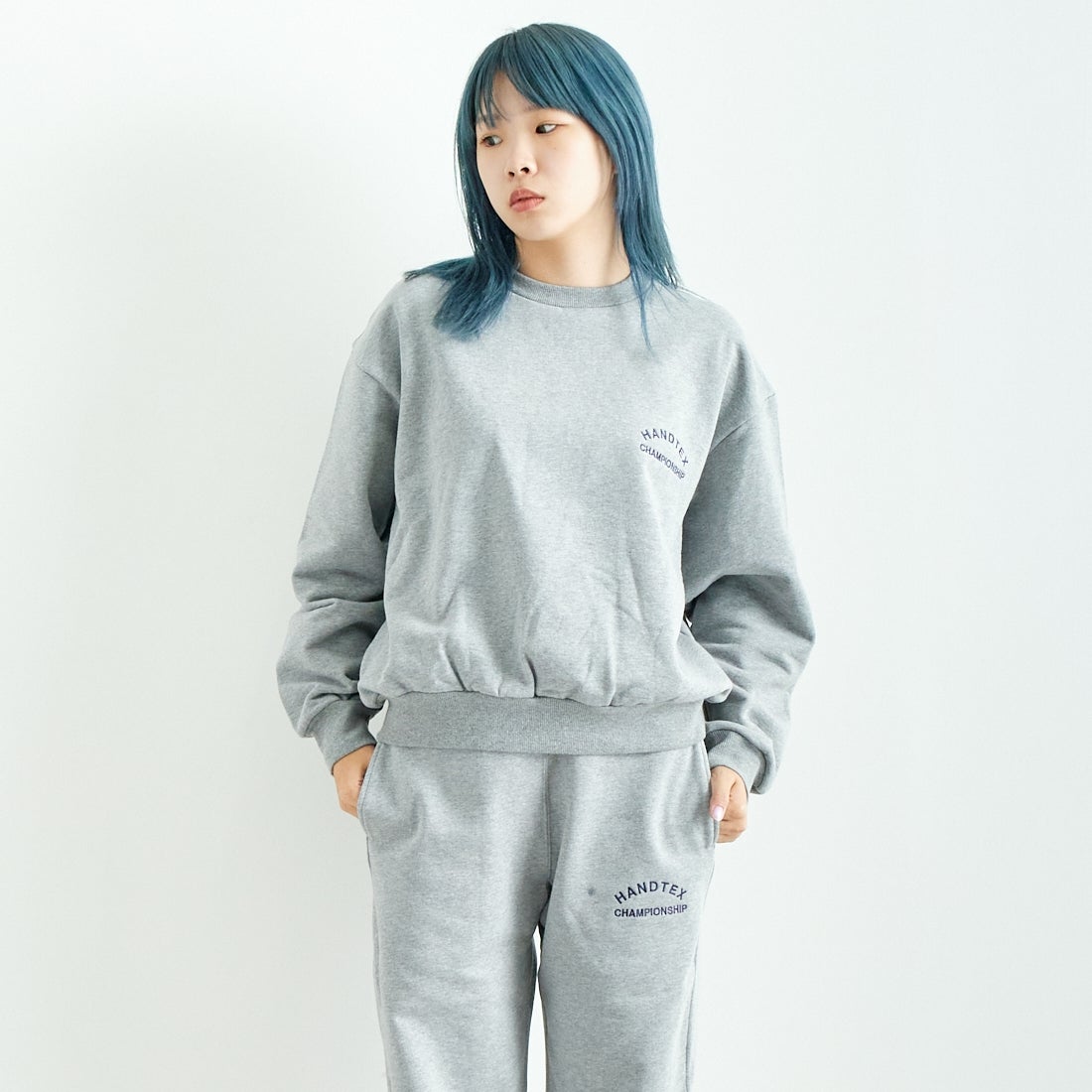 HANDTEX [ハンドテックス] 別注 スポーツクラブスウェット [HT12-CST-IN4-JF] TENNIS GRE &&モデル身長：167cm 着用サイズ：F&&