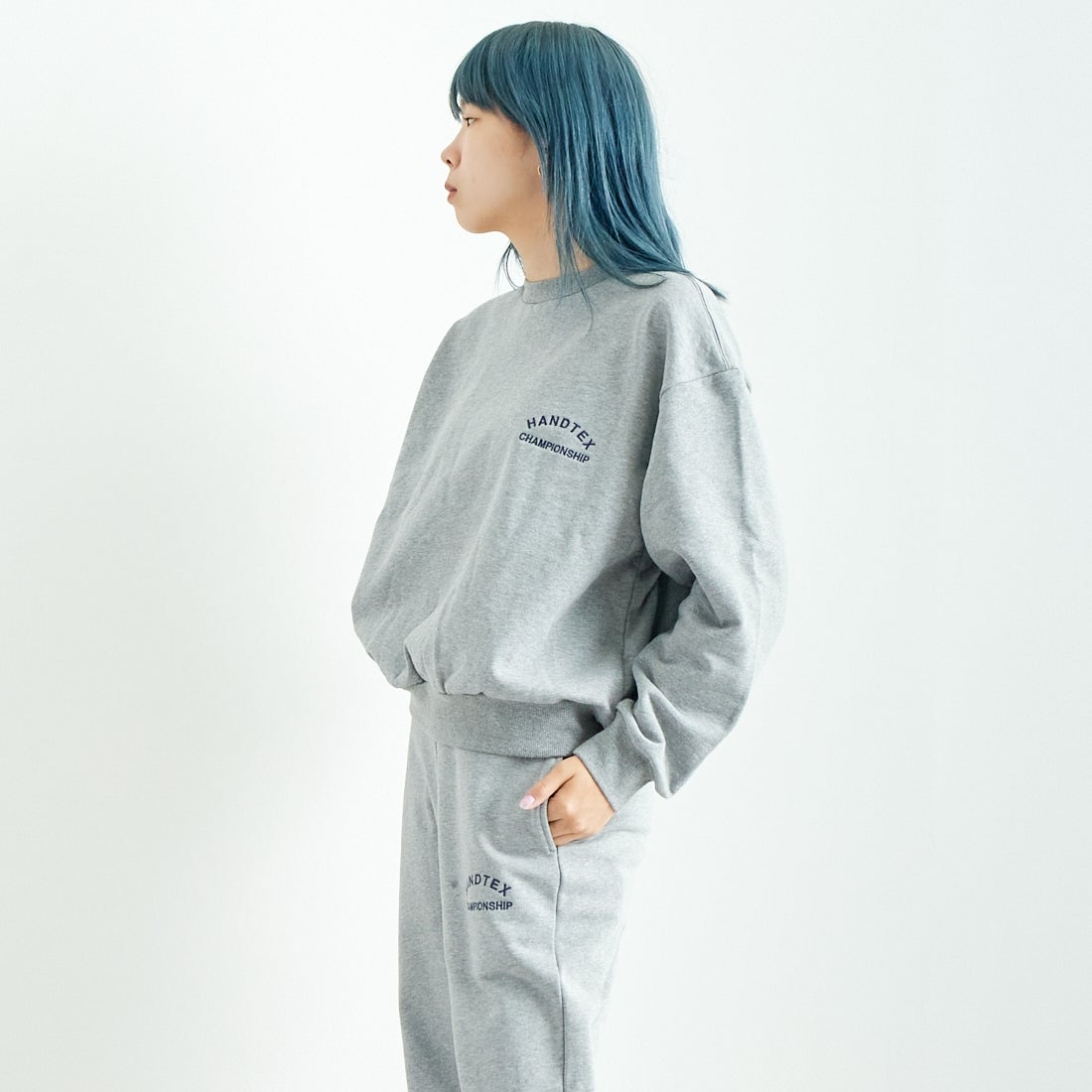 HANDTEX [ハンドテックス] 別注 スポーツクラブスウェット [HT12-CST-IN4-JF] TENNIS GRE &&モデル身長：167cm 着用サイズ：F&&