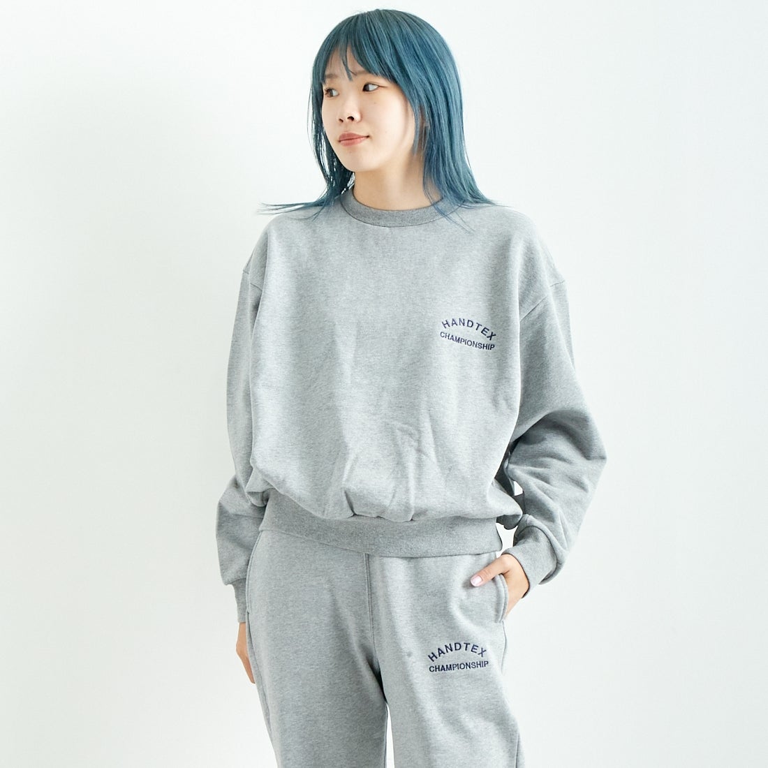 HANDTEX [ハンドテックス] 別注 スポーツクラブスウェット [HT12-CST-IN4-JF] TENNIS GRE &&モデル身長：167cm 着用サイズ：F&&