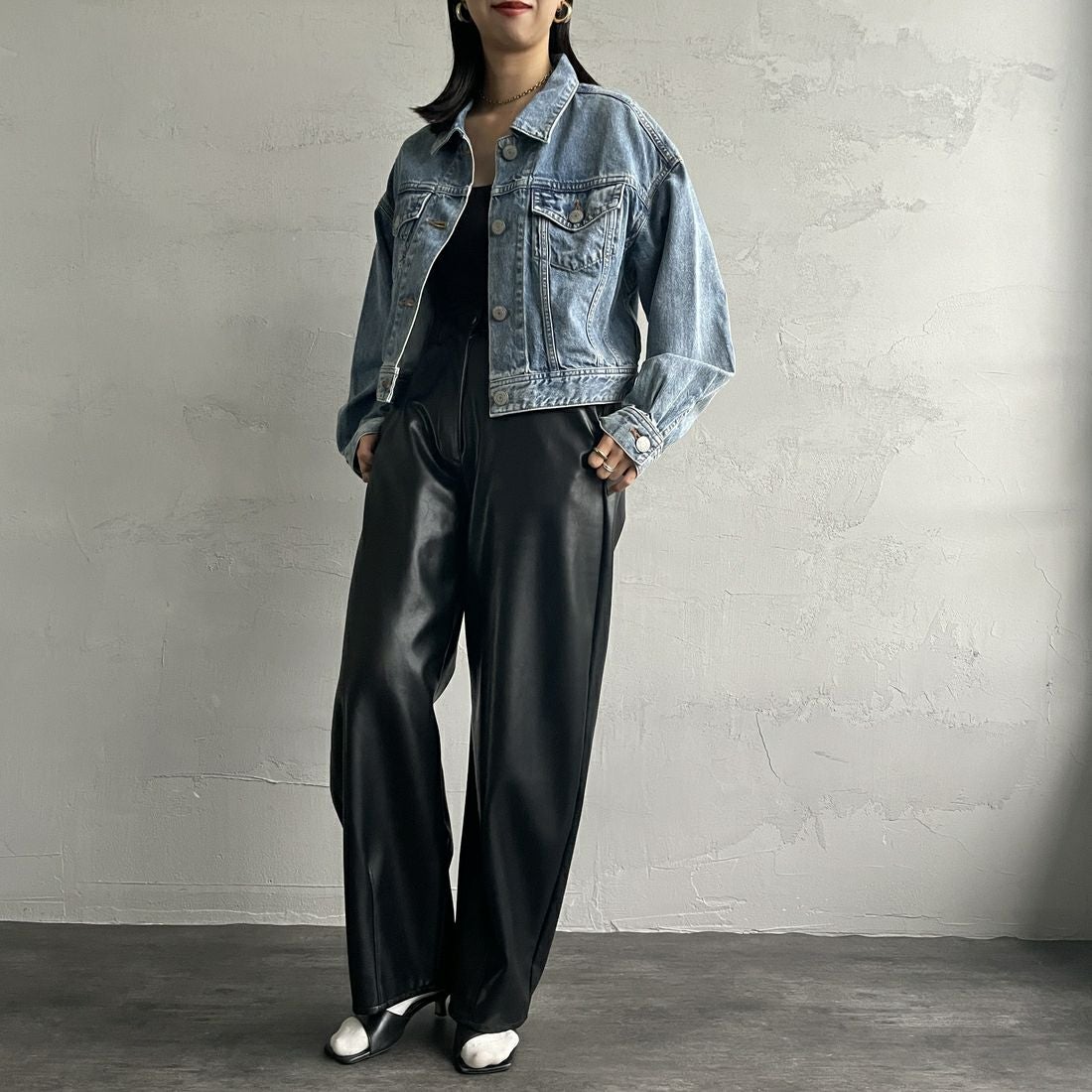 SOMETHING [サムシング] デニムジャケット [ST117] 98 L.BLUE &&モデル身長：163cm 着用サイズ：F&&