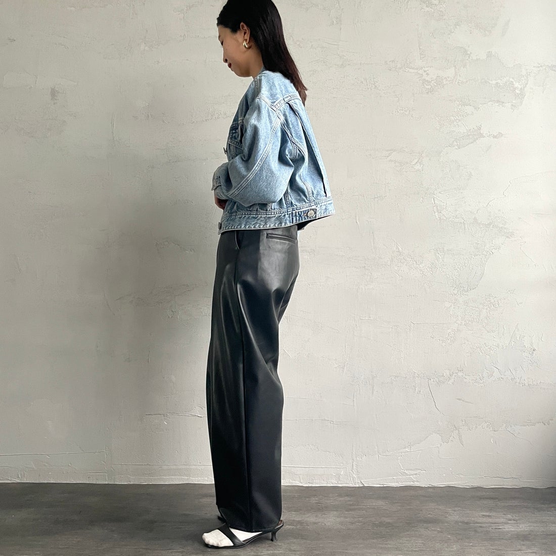 SOMETHING [サムシング] デニムジャケット [ST117] 98 L.BLUE &&モデル身長：163cm 着用サイズ：F&&