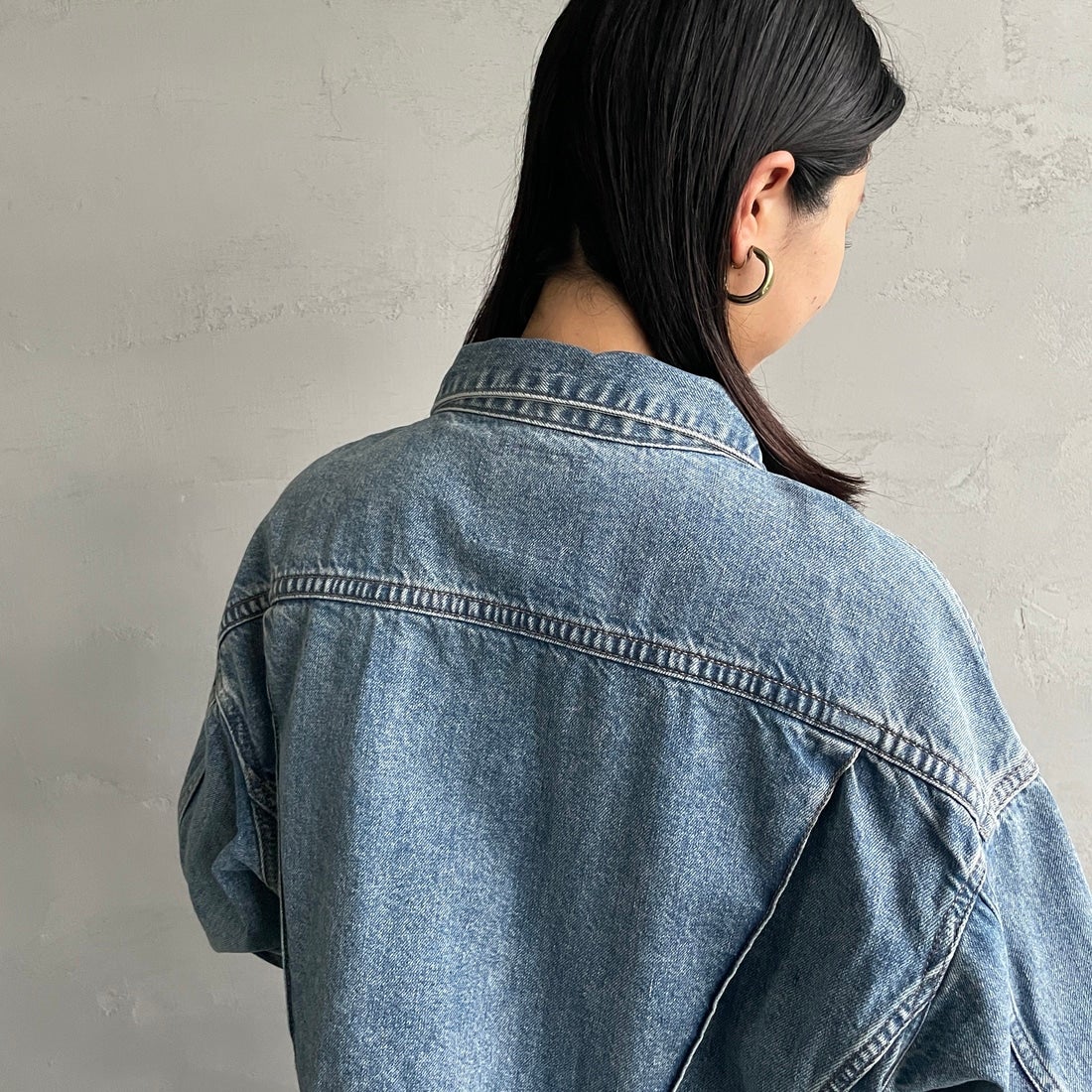 SOMETHING [サムシング] デニムジャケット [ST117] 98 L.BLUE &&モデル身長：163cm 着用サイズ：F&&