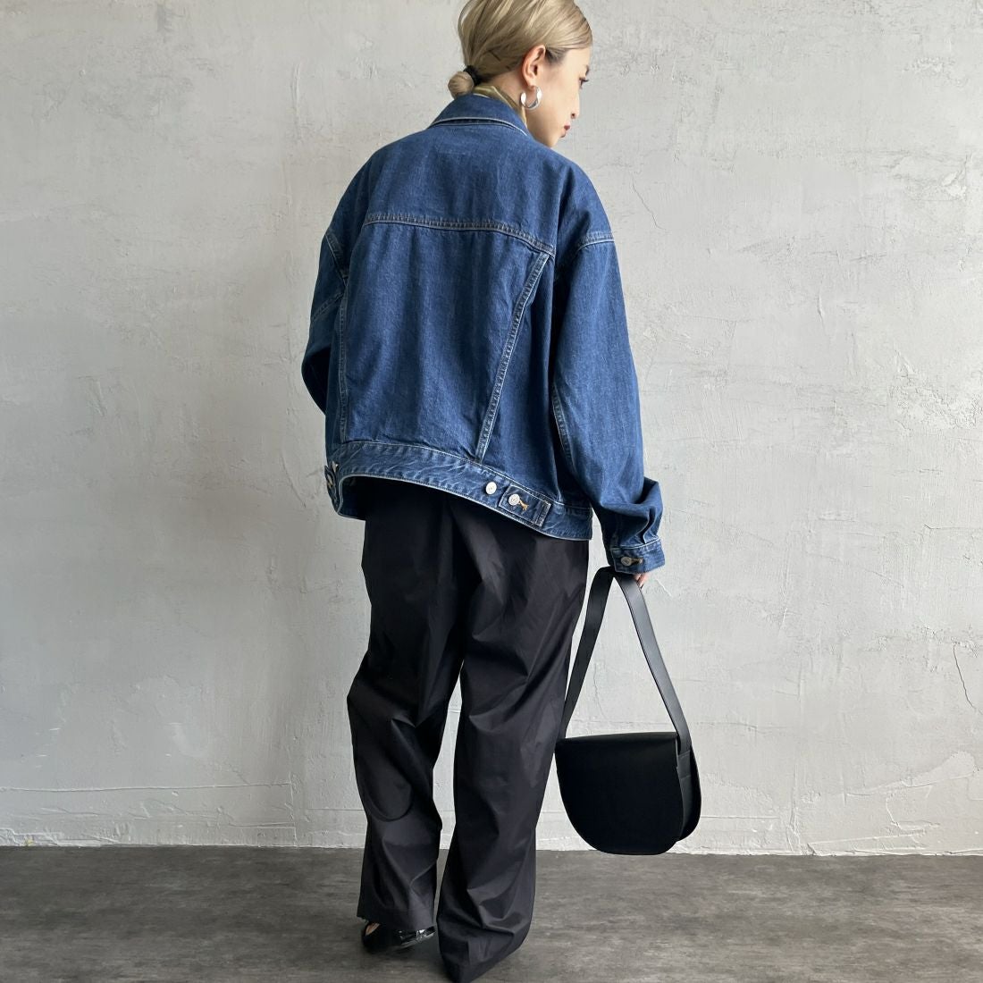 SOMETHING [サムシング] デニムジャケット [ST117] 92 M.BLUE &&モデル身長：150cm 着用サイズ：F&&