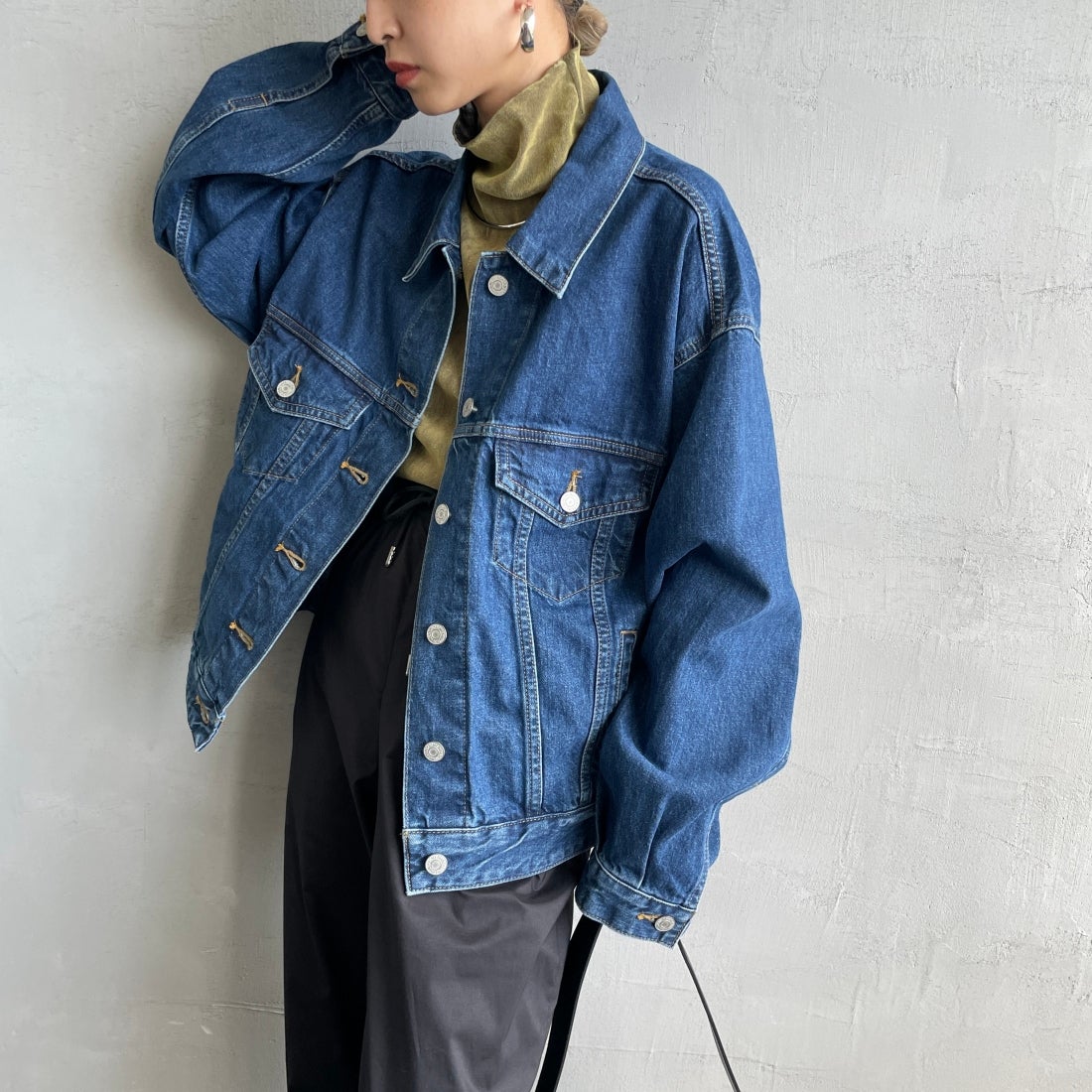 SOMETHING [サムシング] デニムジャケット [ST117] 92 M.BLUE &&モデル身長：150cm 着用サイズ：F&&