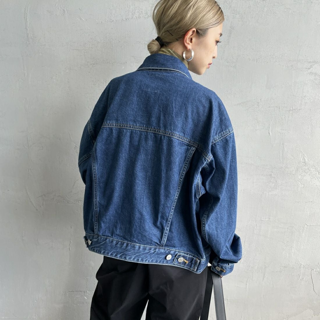 SOMETHING [サムシング] デニムジャケット [ST117] 92 M.BLUE &&モデル身長：150cm 着用サイズ：F&&