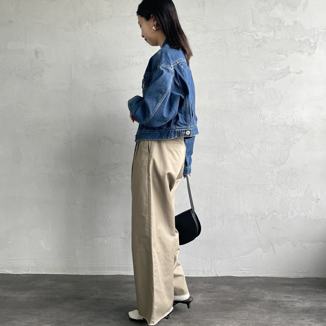 SOMETHING [サムシング] ビッグディティール デニムジャケット [ST118] 92 M.BLUE &&モデル身長：163cm 着用サイズ：F&&