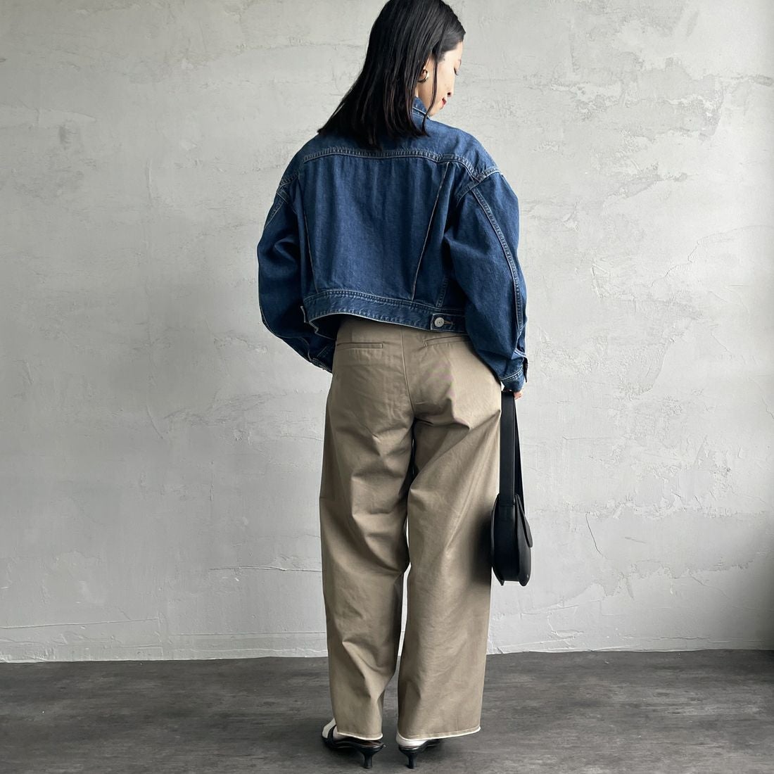 SOMETHING [サムシング] ビッグディティール デニムジャケット [ST118] 92 M.BLUE &&モデル身長：163cm 着用サイズ：F&&