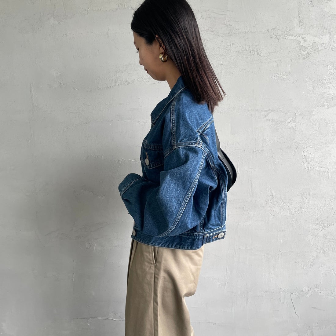 SOMETHING [サムシング] ビッグディティール デニムジャケット [ST118] 92 M.BLUE &&モデル身長：163cm 着用サイズ：F&&