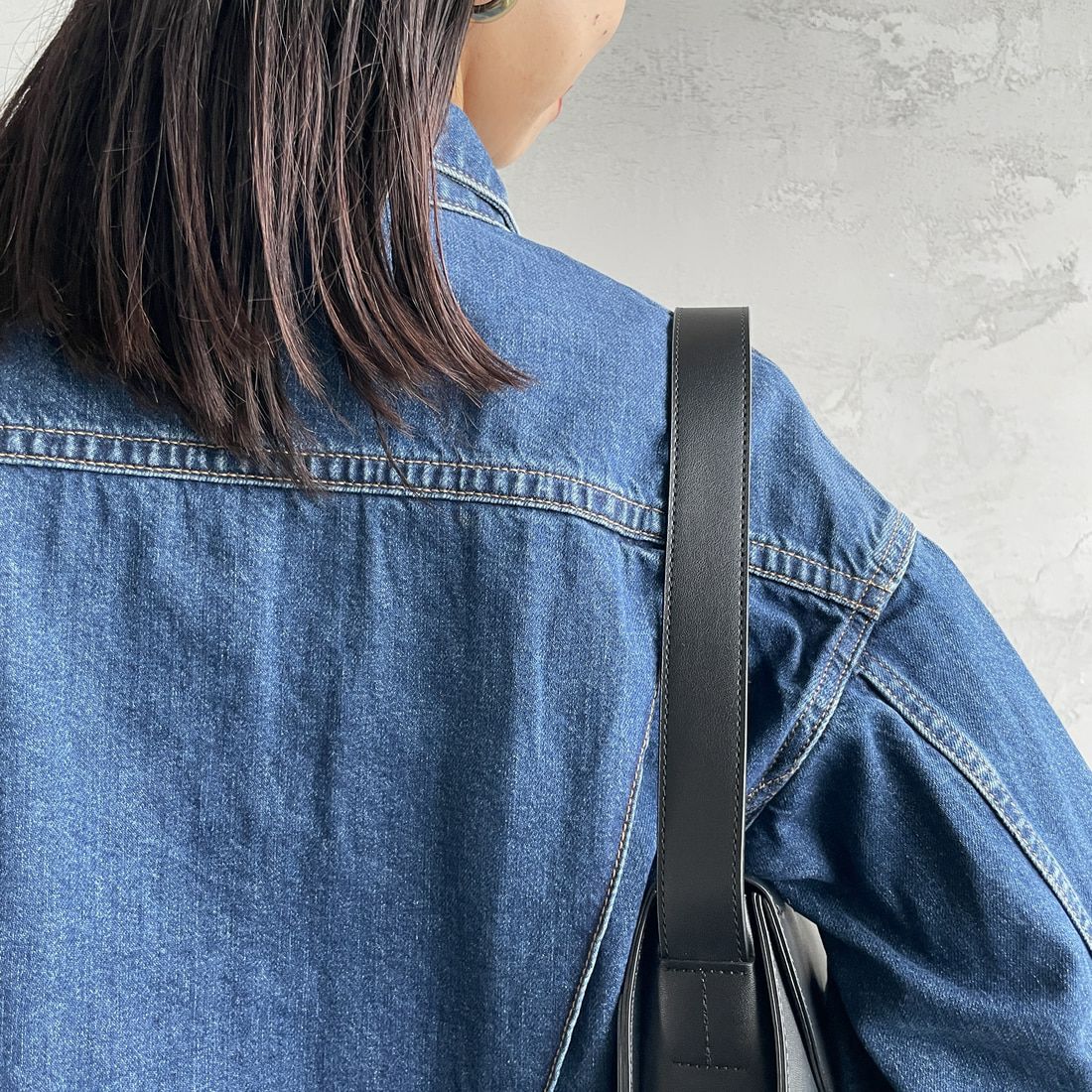 SOMETHING [サムシング] ビッグディティール デニムジャケット [ST118] 92 M.BLUE &&モデル身長：163cm 着用サイズ：F&&