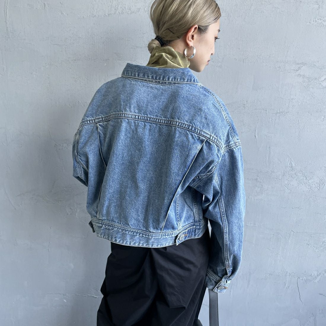 SOMETHING [サムシング] ビッグディティール デニムジャケット [ST118] 98 L.BLUE &&モデル身長：150cm 着用サイズ：F&&