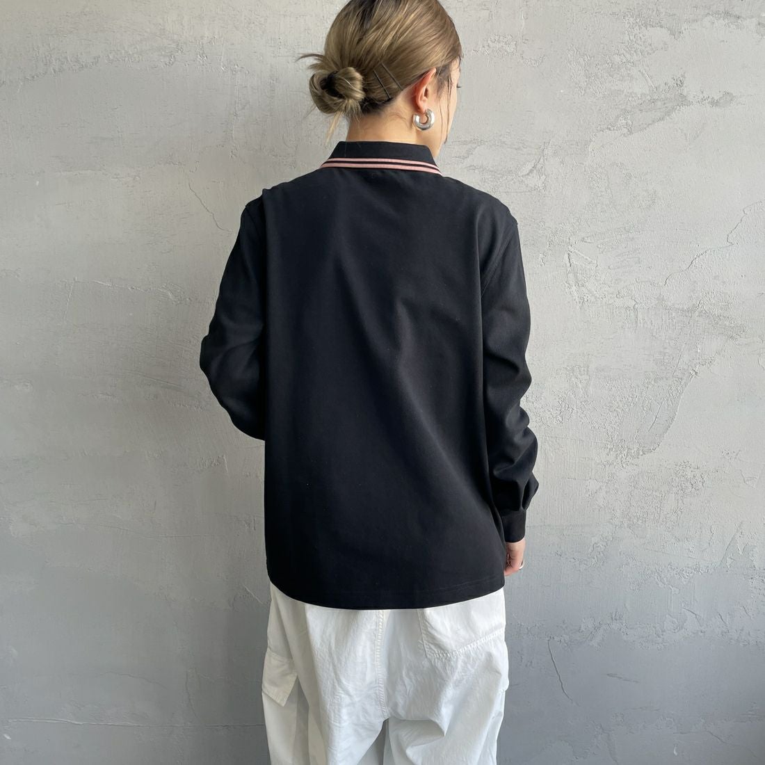 FRED PERRY [フレッドペリー] ツインティップライン ロングスリーブポロシャツ [G3636] Z79 BLK/BL &&モデル身長：150cm 着用サイズ：10&&