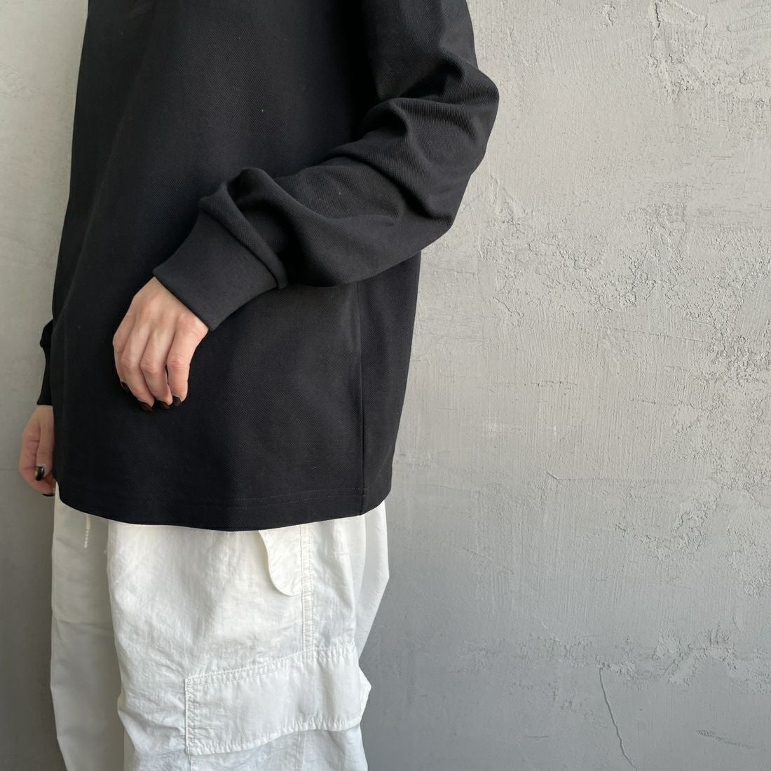 FRED PERRY [フレッドペリー] ツインティップライン ロングスリーブポロシャツ [G3636] Z79 BLK/BL &&モデル身長：150cm 着用サイズ：10&&