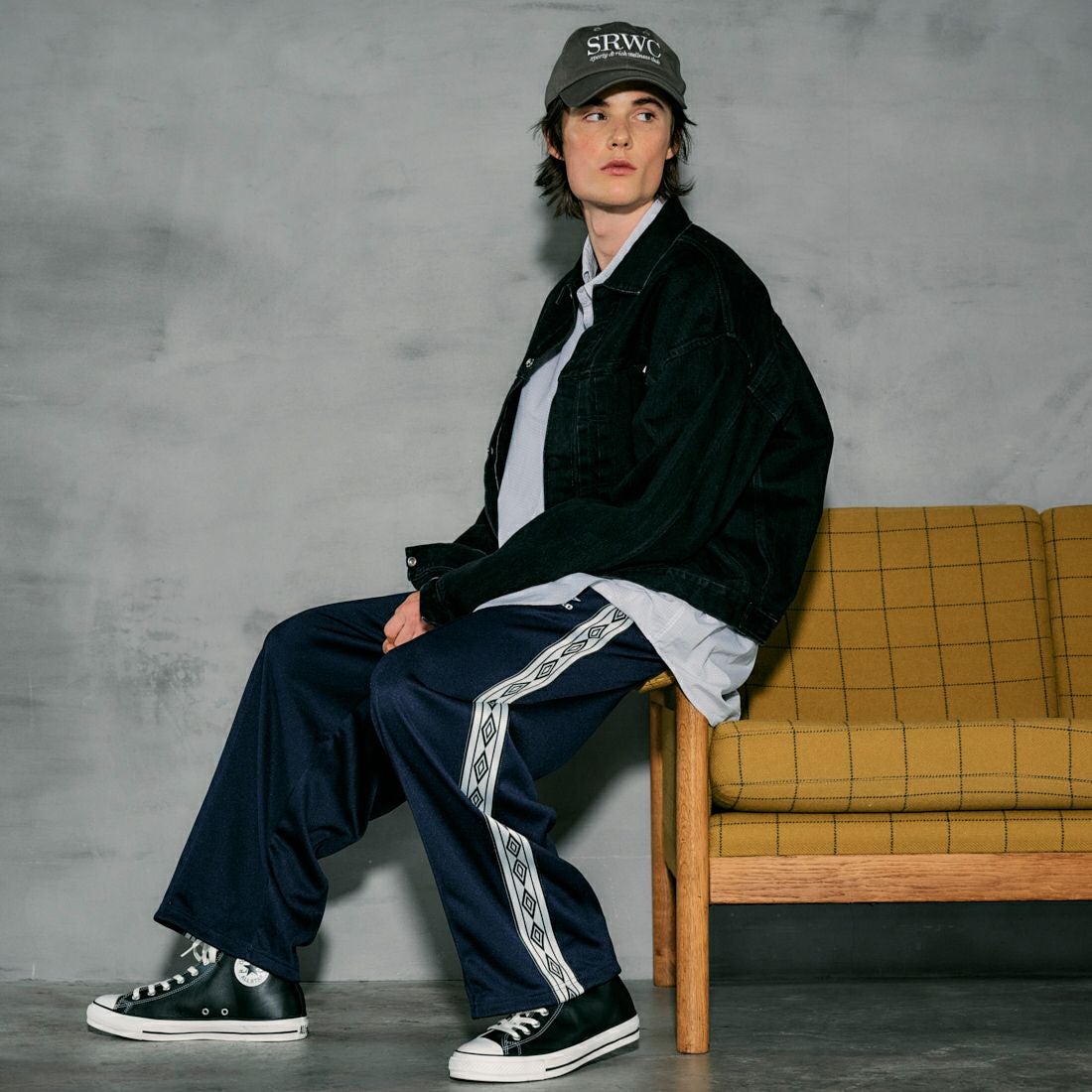 umbro [アンブロ] 別注 トラックパンツ [KBT58-NK-PT5-JF] NAVY &&モデル身長：180cm 着用サイズ：L&&