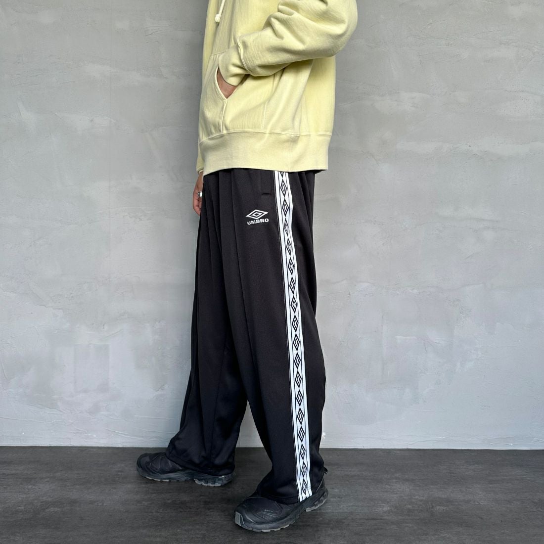 UMBRO [アンブロ] 別注 トラックパンツ [KBT58-NK-PT5-JF]｜ジーンズ