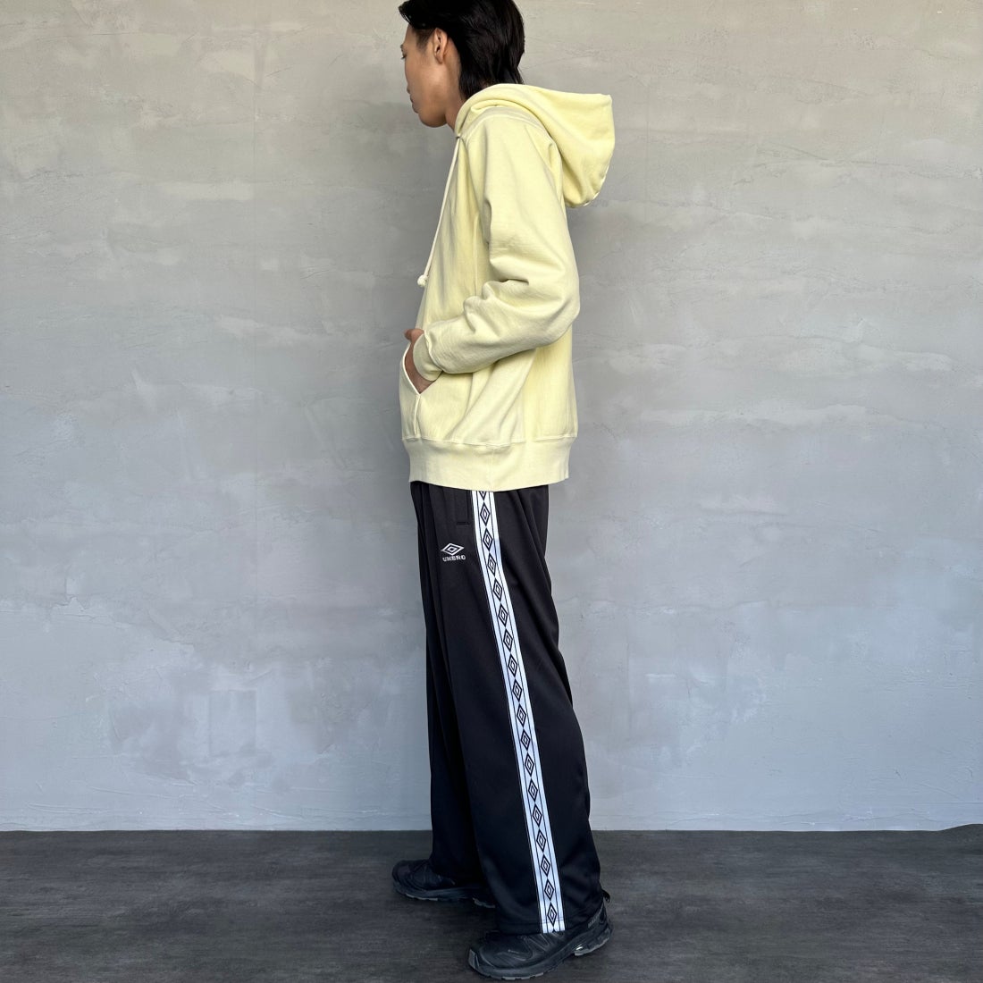 umbro [アンブロ] 別注 トラックパンツ [KBT58-NK-PT5-JF] BLACK &&モデル身長：179cm 着用サイズ：L&&