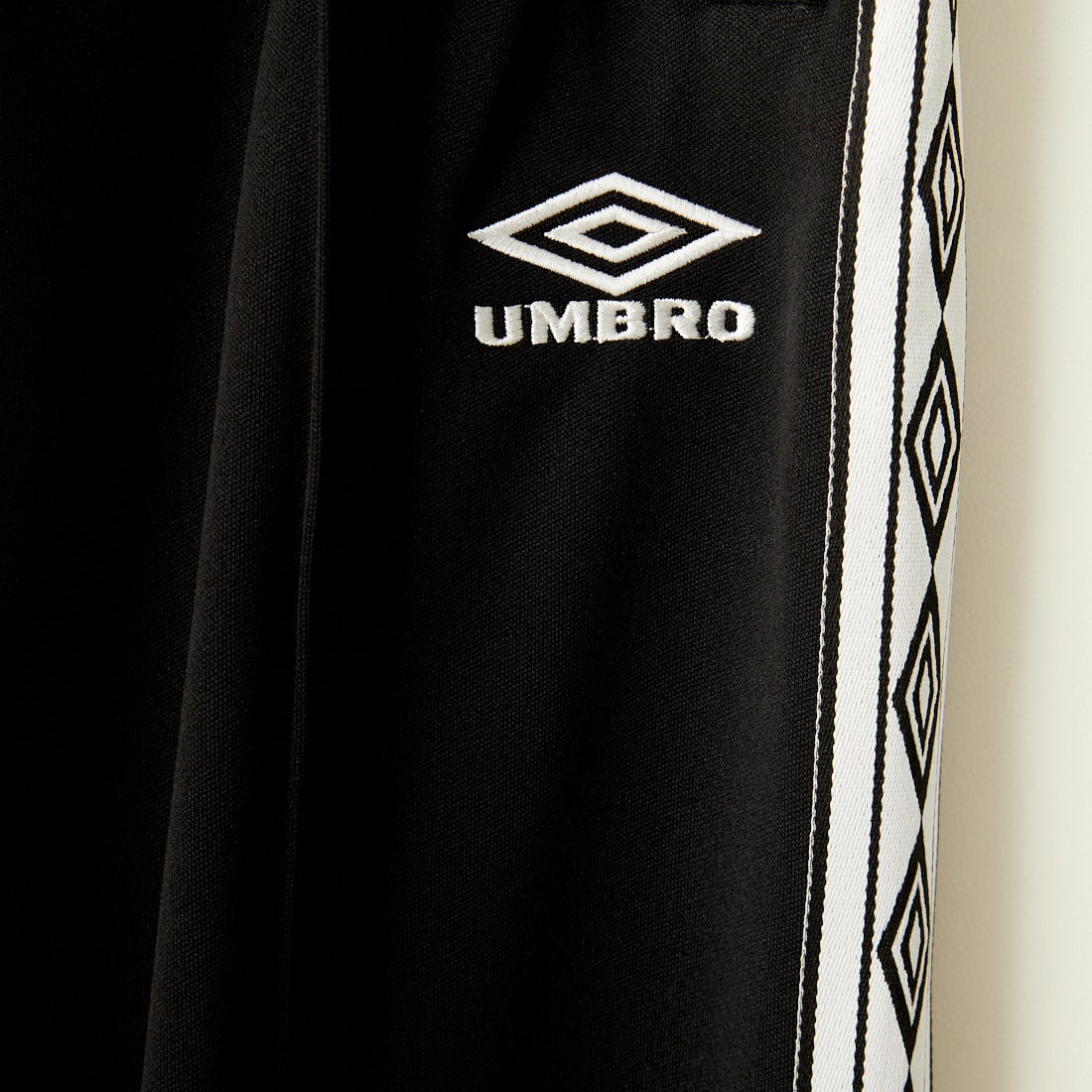 UMBRO [アンブロ] 別注 トラックパンツ [KBT58-NK-PT5-JF]｜ジーンズ