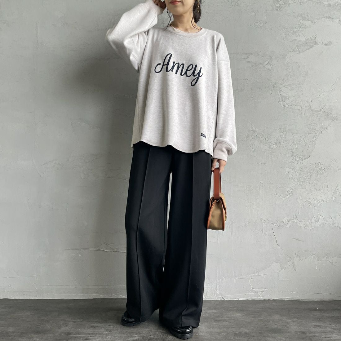 UNIVERSAL OVERALL [ユニバーサルオーバーオール] 別注 ポンチスウェットイージーパンツ [U2422601IN-JF] BLACK &&モデル身長：160cm 着用サイズ：M&&