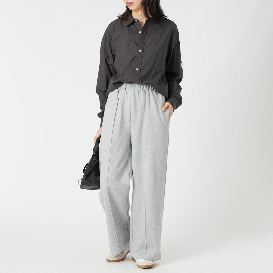 UNIVERSAL OVERALL [ユニバーサルオーバーオール] 別注 ポンチスウェットイージーパンツ [U2422601IN-JF] GRAY &&モデル身長：162cm 着用サイズ：S&&VERALL [ユニバーサルオーバーオール] 別注 ポンチスウェットイージーパンツ [U2422601IN-JF] BLACK &&モデル身長：160cm 着用サイズ：S&&