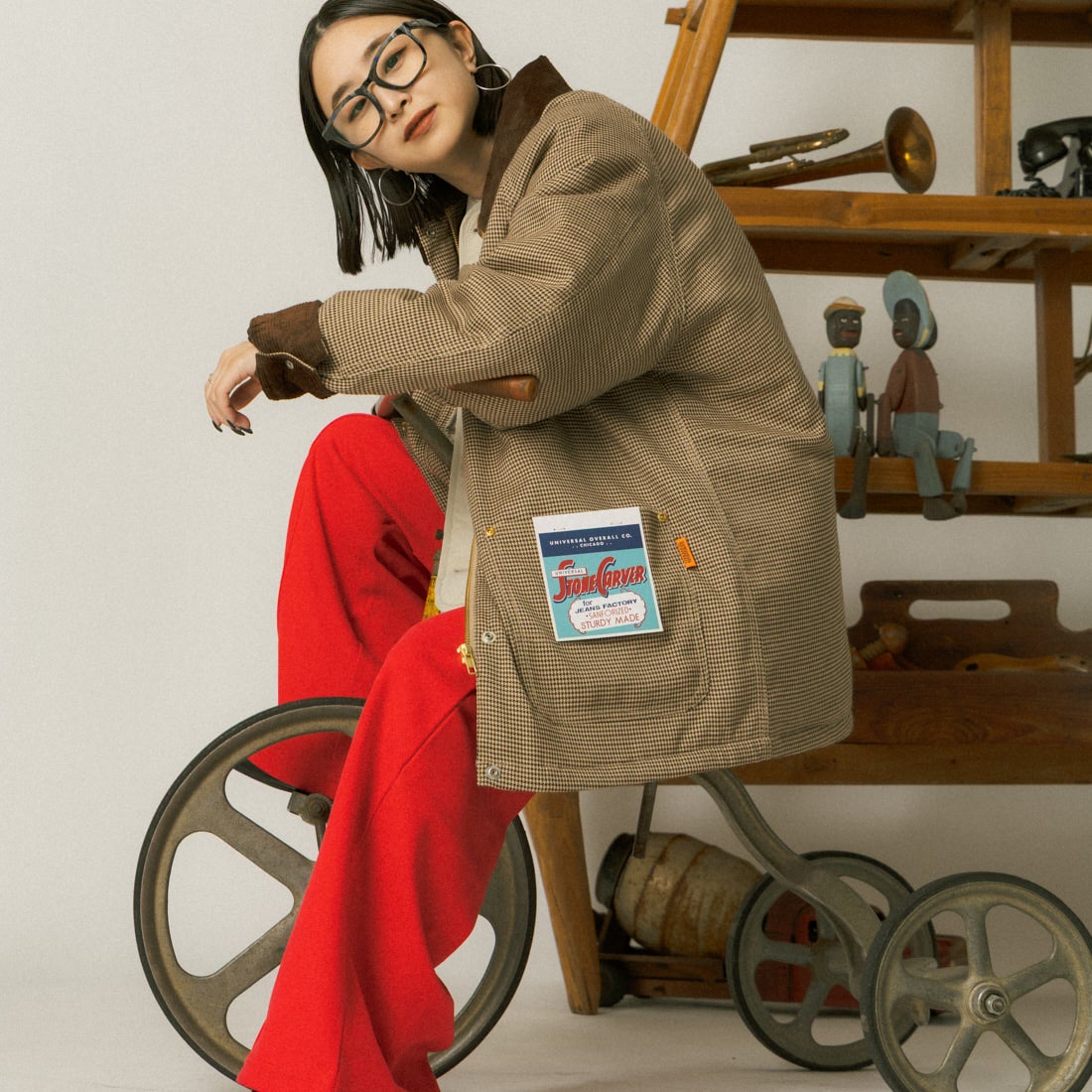 UNIVERSAL OVERALL [ユニバーサルオーバーオール] 別注 ポンチスウェットイージーパンツ [U2422601IN-JF] RED &&モデル身長：150cm 着用サイズ：S&&