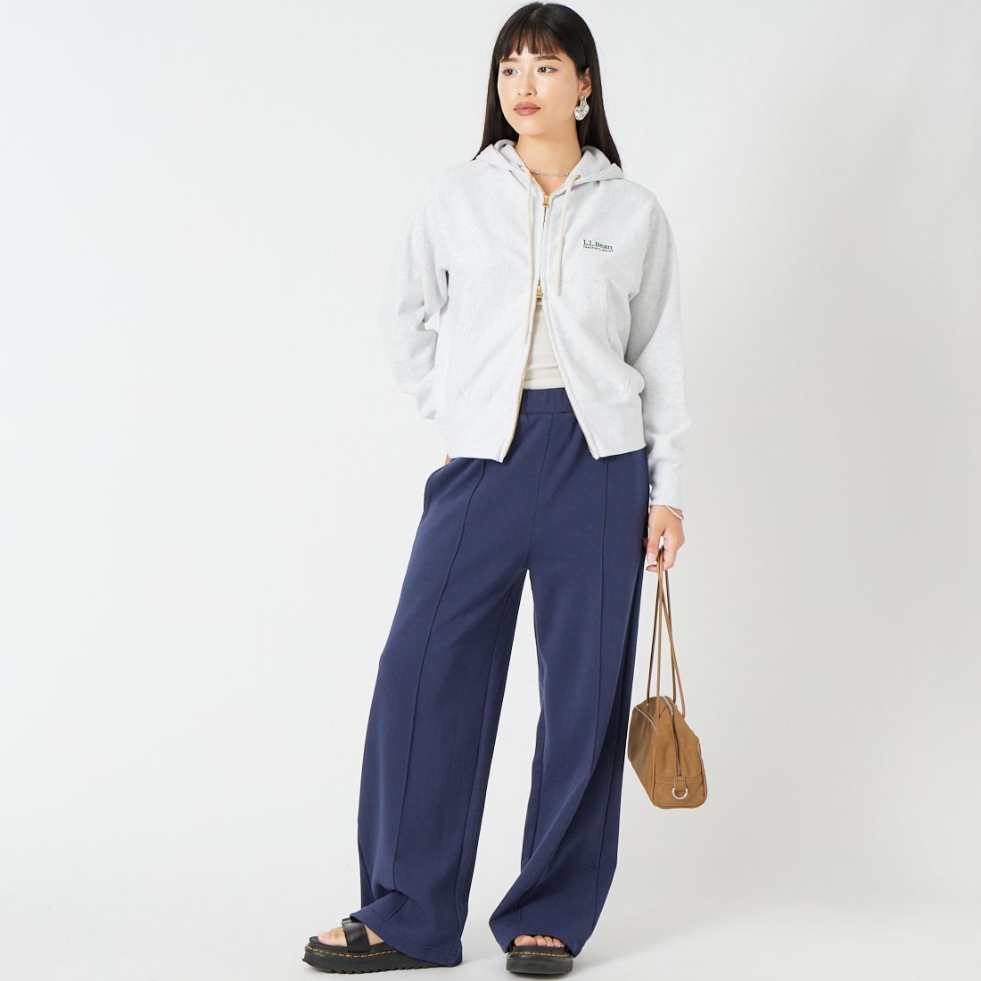 UNIVERSAL OVERALL [ユニバーサルオーバーオール] 別注 ポンチスウェットイージーパンツ [U2422601IN-JF] NAVY &&モデル身長：162cm 着用サイズ：S&&