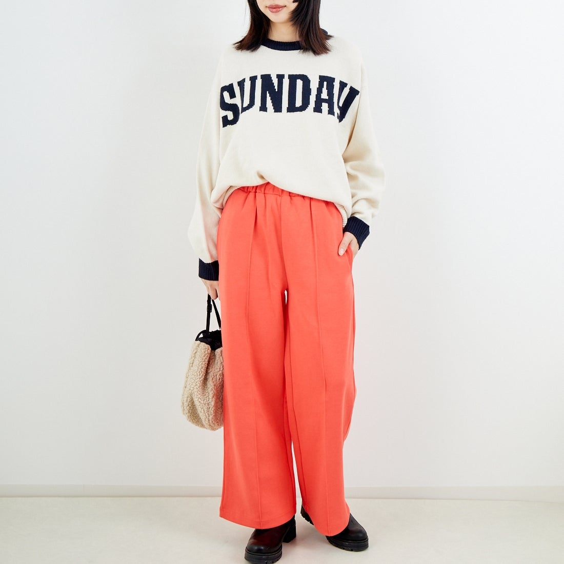 UNIVERSAL OVERALL [ユニバーサルオーバーオール] 別注 ポンチスウェットイージーパンツ [U2422601IN-JF] ORANGE &&モデル身長：162cm 着用サイズ：S&&