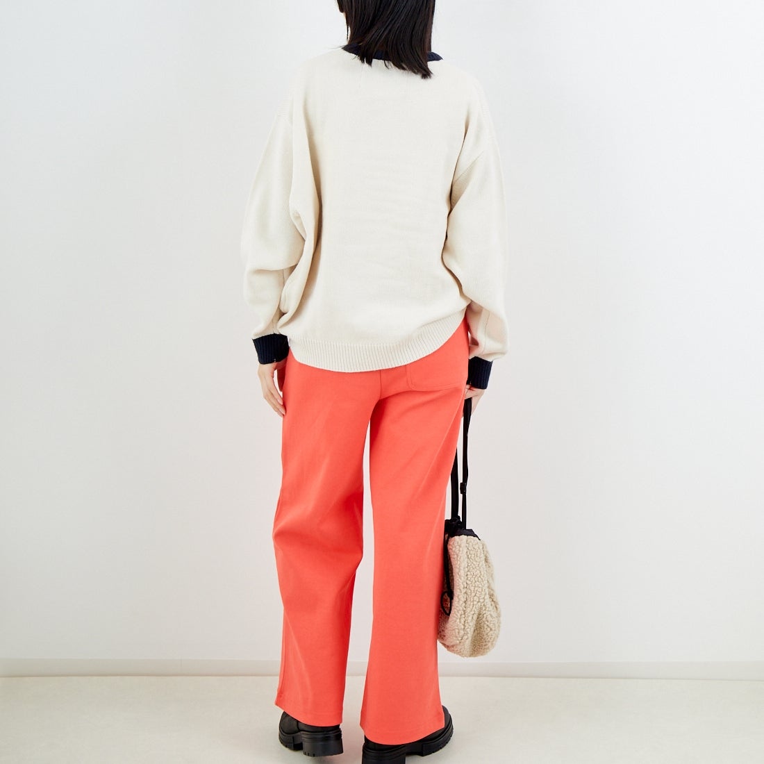 UNIVERSAL OVERALL [ユニバーサルオーバーオール] 別注 ポンチスウェットイージーパンツ [U2422601IN-JF] ORANGE &&モデル身長：162cm 着用サイズ：S&&