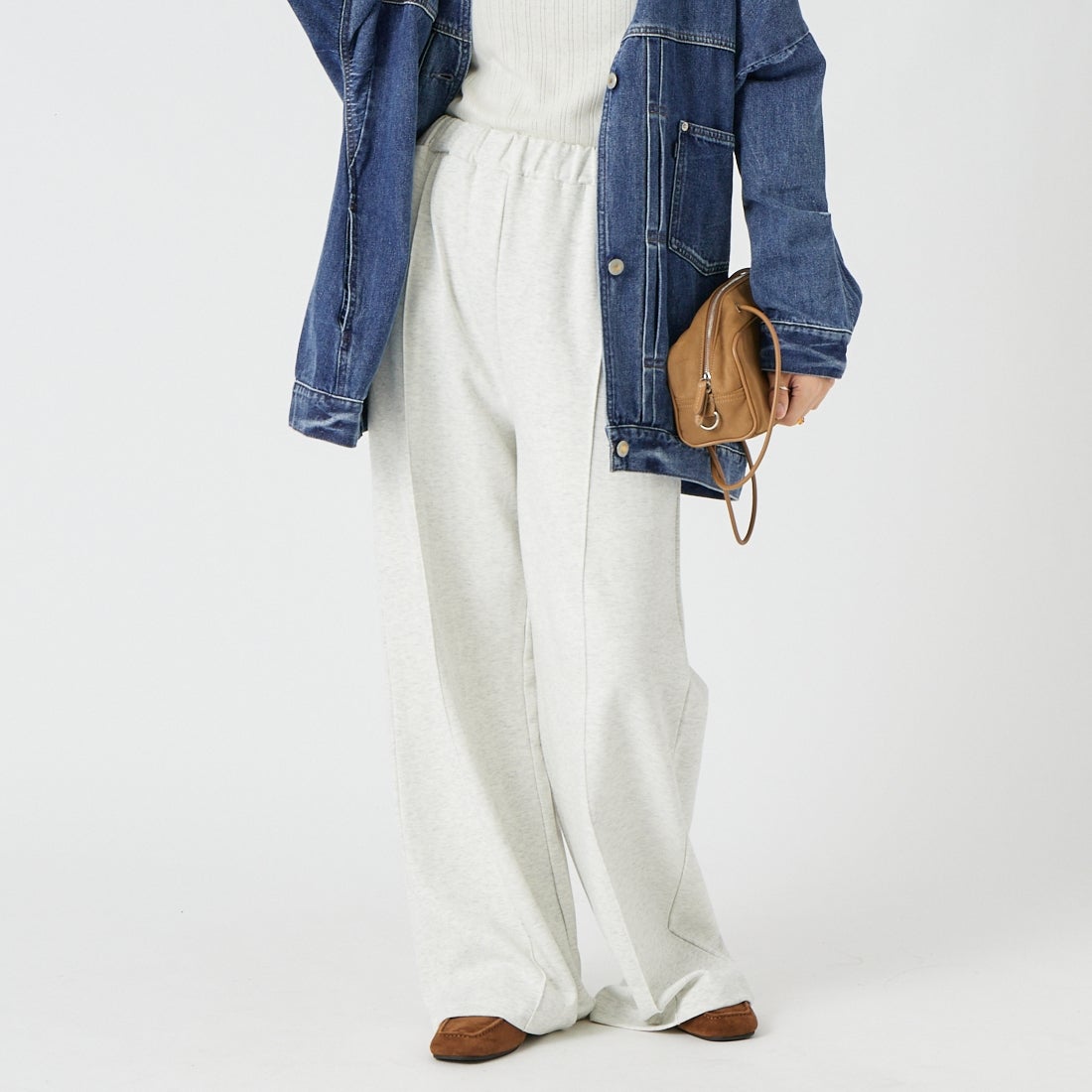 UNIVERSAL OVERALL [ユニバーサルオーバーオール] 別注 ポンチスウェットイージーパンツ [U2422601IN-JF] OATMEAL &&モデル身長：162cm 着用サイズ：M&&