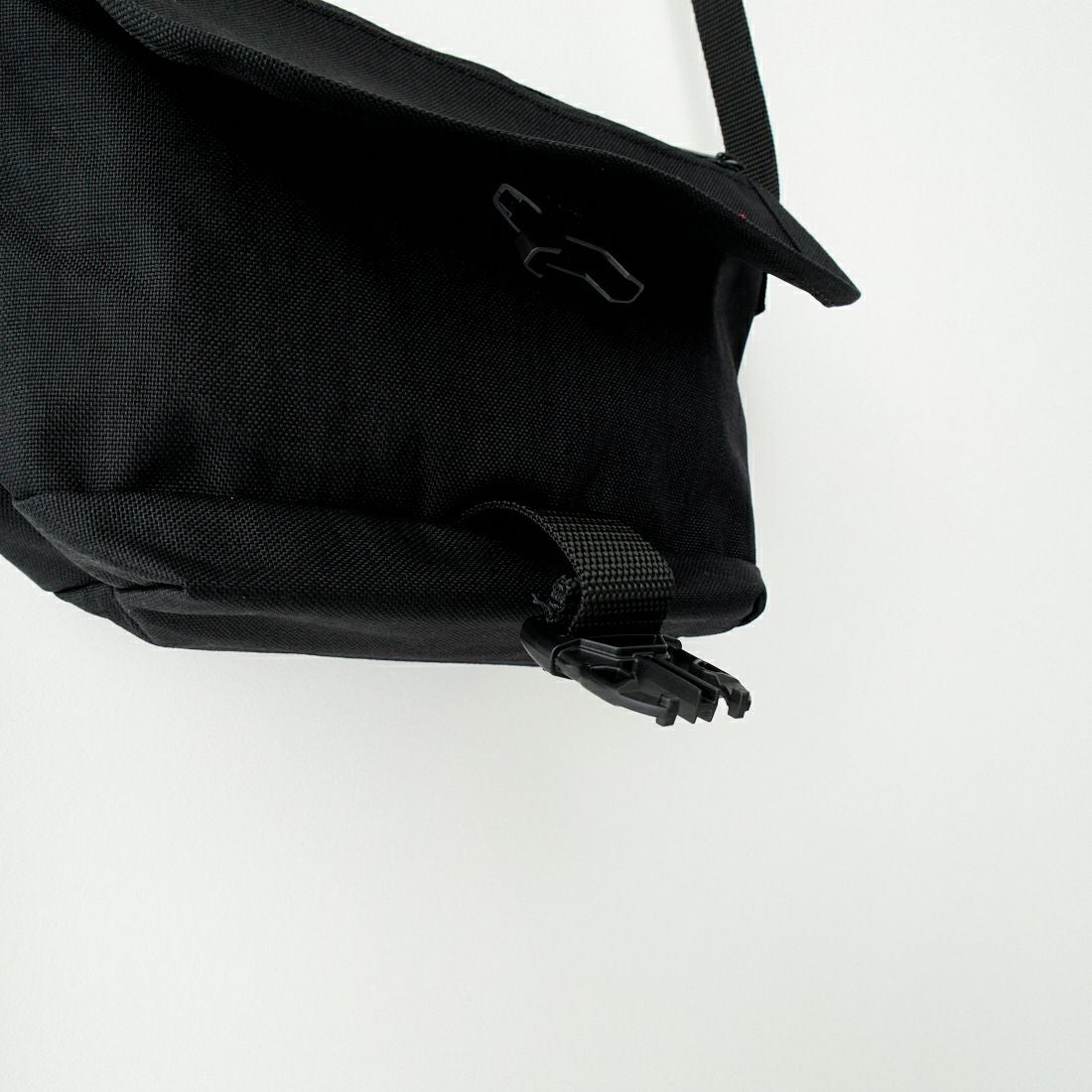 MANHATTAN PORTAGE [マンハッタンポーテージ] ナイロンメッセンジャーバッグ [MP1603FZP] BLACK