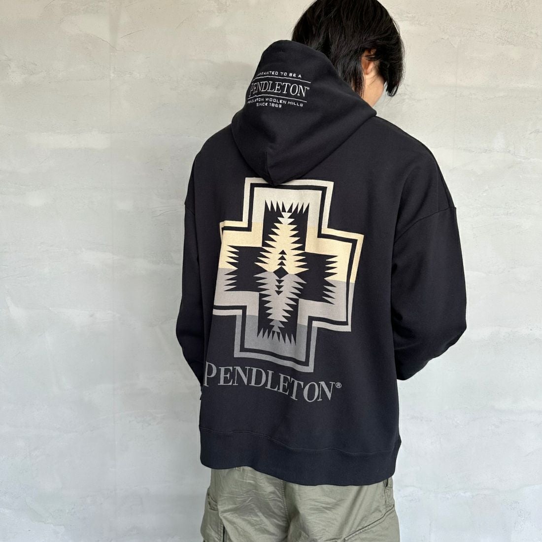 PENDLETON [ペンドルトン] 別注 ネイティブ柄 バックプリントフード