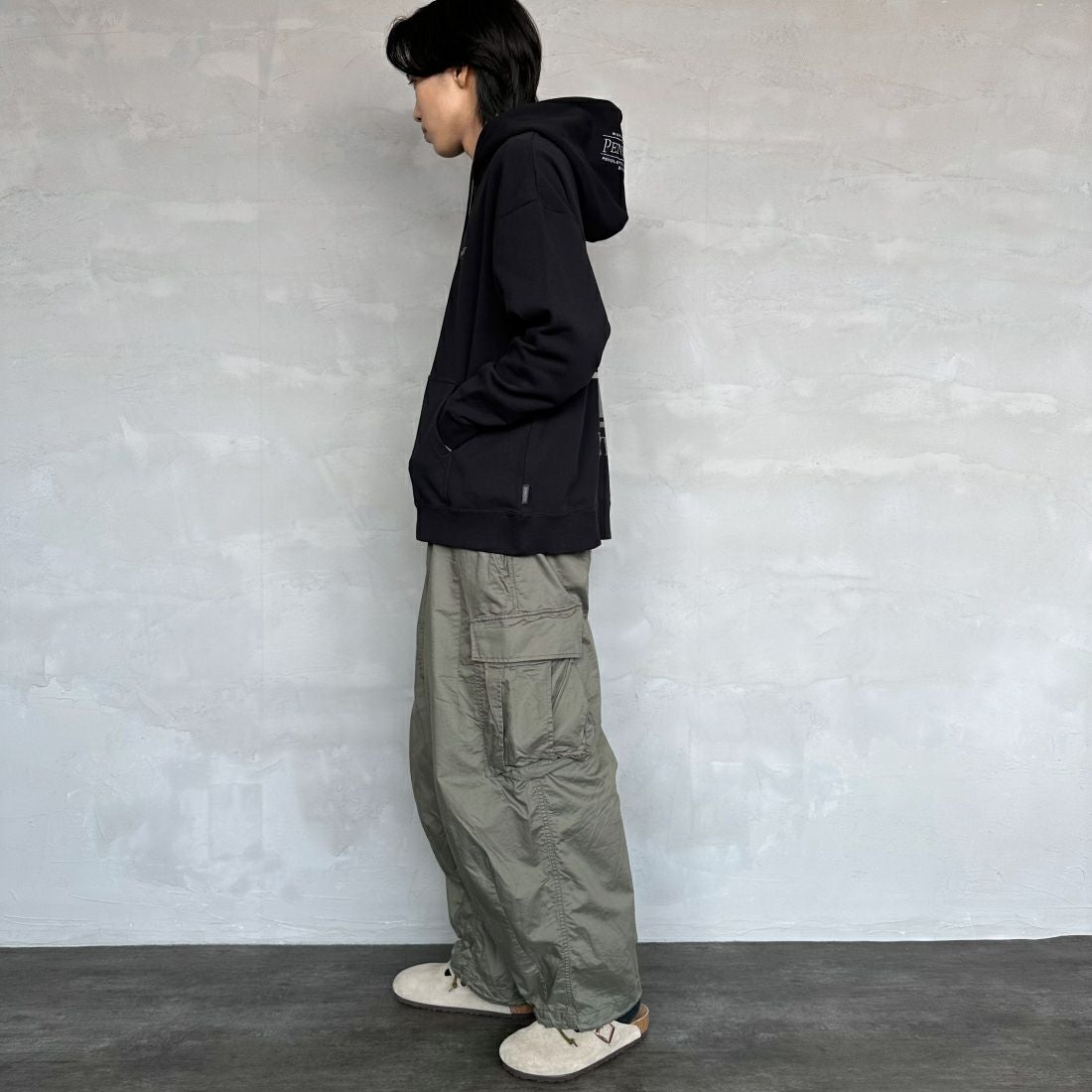 PENDLETON [ペンドルトン] 別注 ネイティブ柄 バックプリントフード刺繍スウェットパーカー [4475-7239-JF] BLACK &&モデル身長：179cm 着用サイズ：L&&