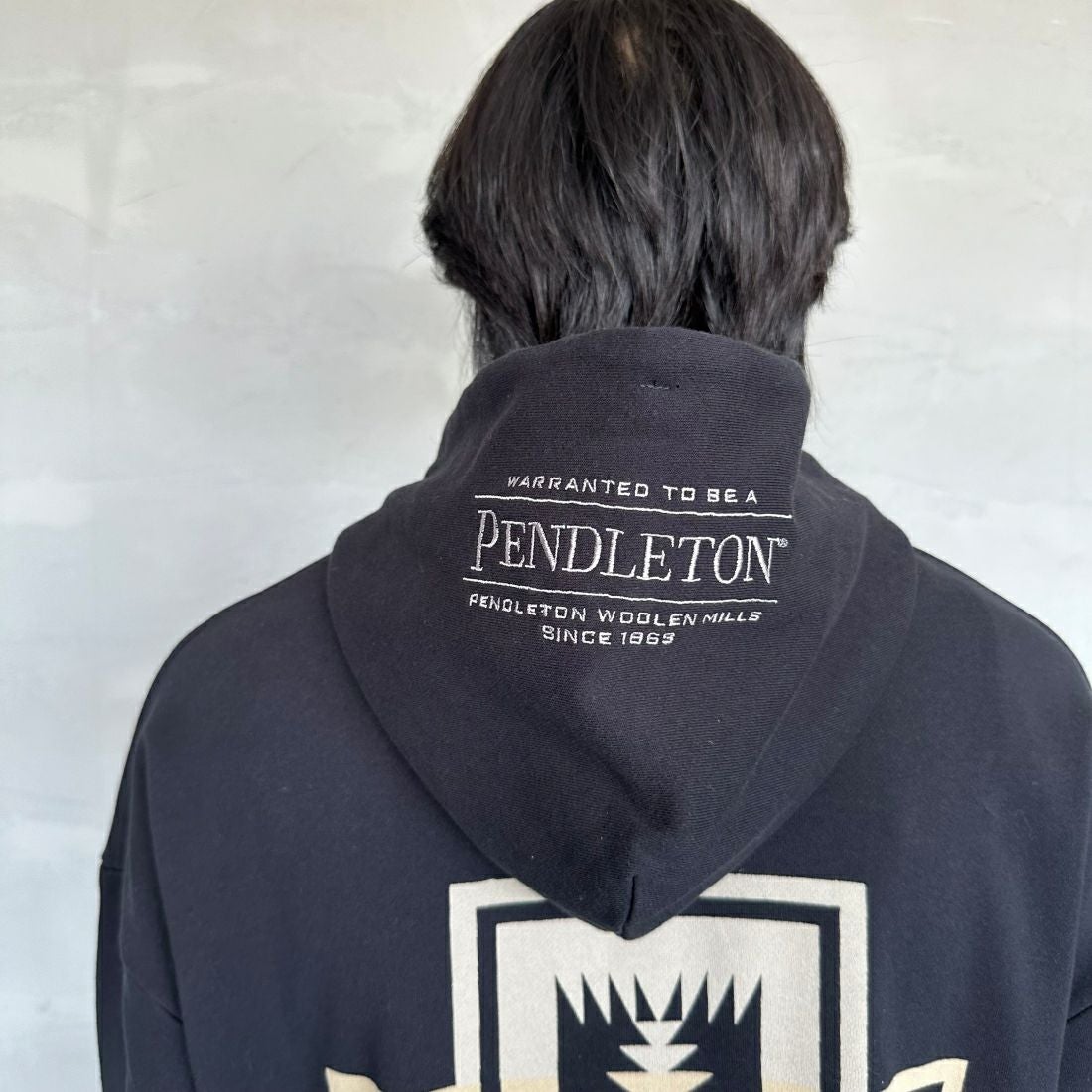 PENDLETON [ペンドルトン] 別注 ネイティブ柄 バックプリントフード刺繍スウェットパーカー [4475-7239-JF] BLACK